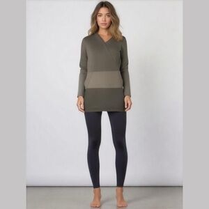 Saks Fifth Avenue leggings